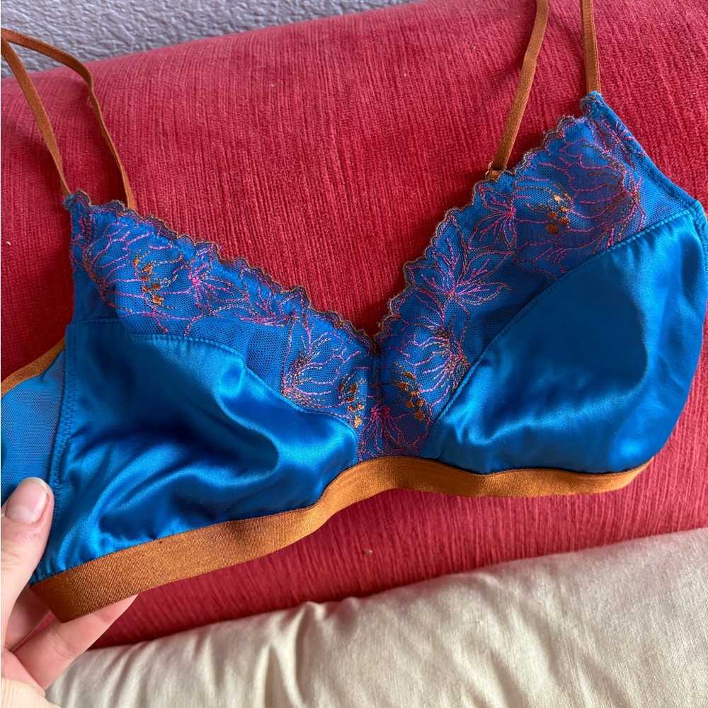 Blue and Brown Lace Trim Bralette - Picture 3 of 3